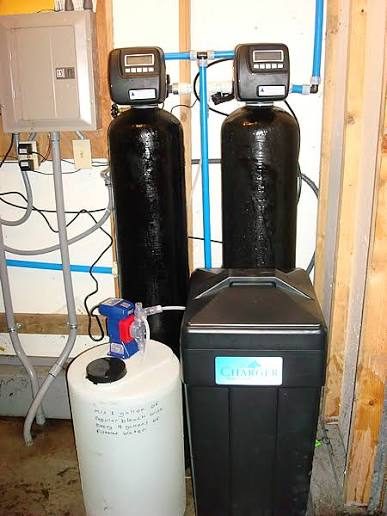 Twin tank iron and sulfur filter on a well water system